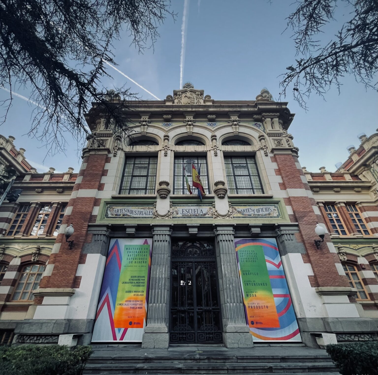 Budynek uczelni Esdir w La Rioja